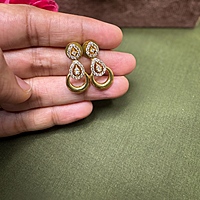 Halfmoon with leaf neckset