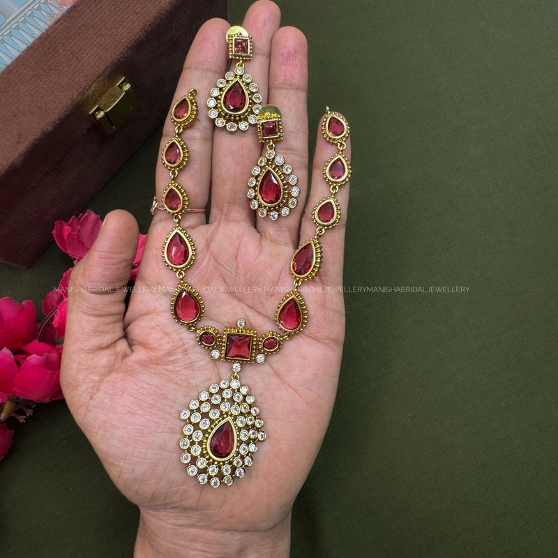 Jothika Neckset Red short